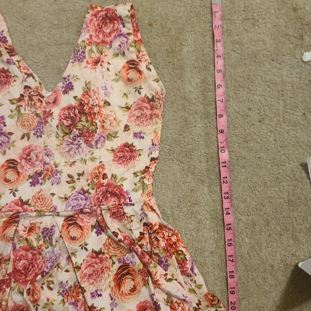 Floral Top - Picture 3 of 5